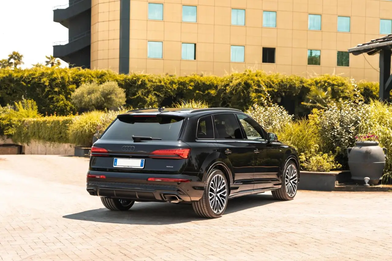 Audi Q7 50 TDI S-Line Edition 2025, salpicadero — Sports Car Rental Barcelona, Barcelona. Audi Q7 50 TDI S-Line Edition en Barcelona El Audi Q7 50 TDI S-Line Edition 2025 se…