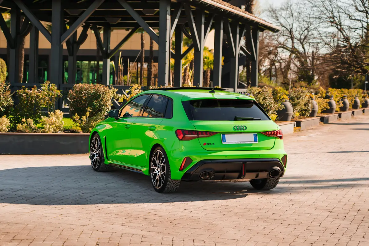 Audi RS3 Restyling 2025, exterior — Sports Car Rental Barcelona, Barcelona. Audi RS3 Restyling en Barcelona El Audi RS3 Restyling 2025 está disponible para alquiler…