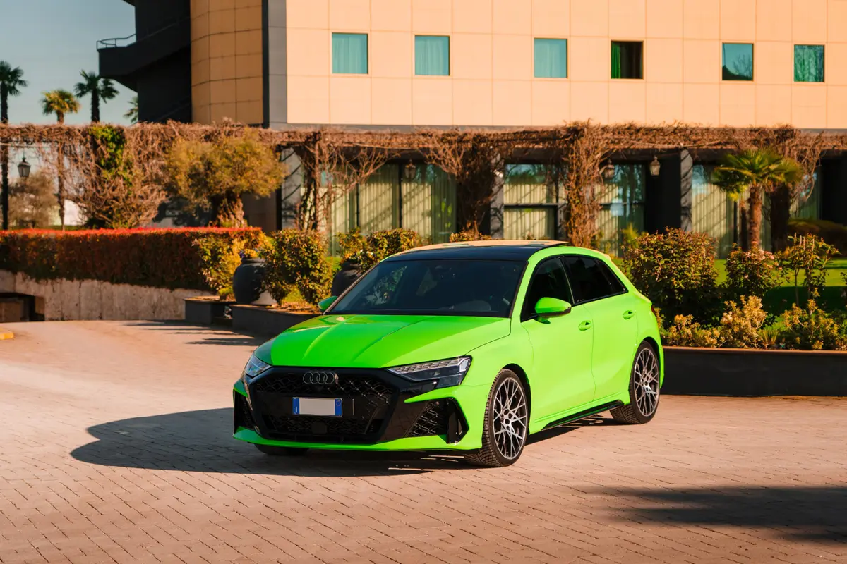 Audi RS3 Restyling 2025 — Sports Car Rental Barcelona, Barcelona. Audi RS3 Restyling en Barcelona El Audi RS3 Restyling 2025 está disponible para alquiler…