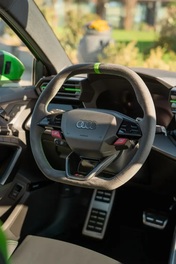 Audi RS3 Restyling 2025, interior — Sports Car Rental Barcelona, Barcelona. Audi RS3 Restyling en Barcelona El Audi RS3 Restyling 2025 está disponible para alquiler…