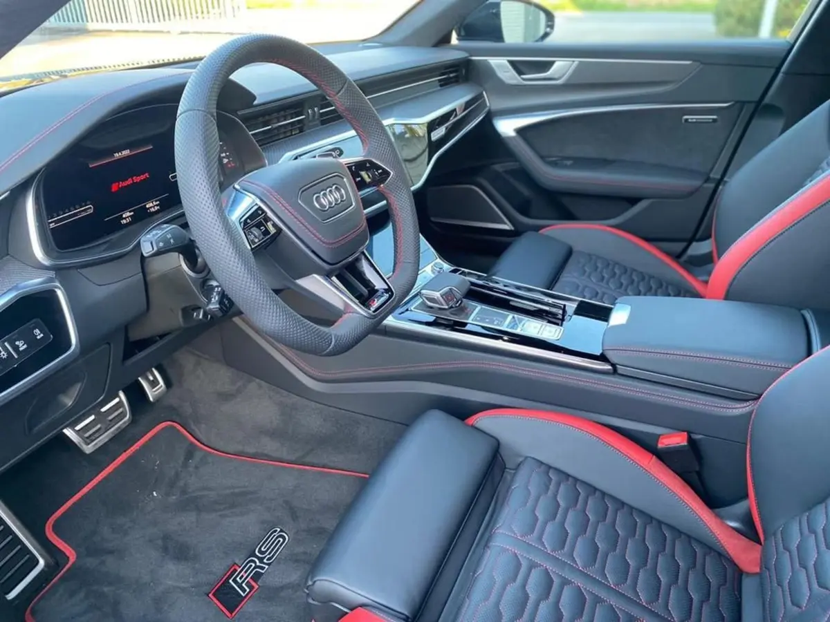Audi RS6 2022, vista frontal — Sports Car Rental Barcelona, Barcelona. Audi RS6 en Barcelona El Audi RS6 2022 se ofrece para alquiler en Barcelona dentro de la…