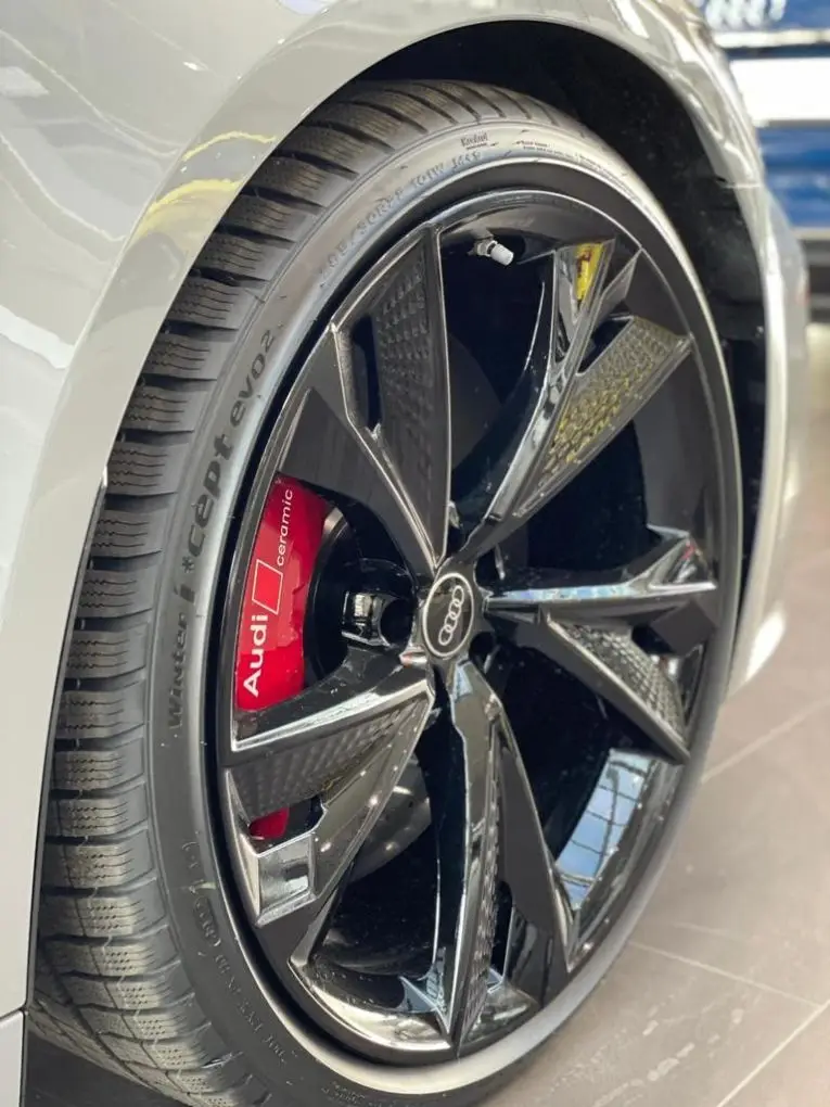 Audi RS6 Dynamic 2023, vista frontal — Sports Car Rental Barcelona, Barcelona. Audi RS6 Dynamic en Barcelona El Audi RS6 Dynamic 2023 está disponible para alquiler en…