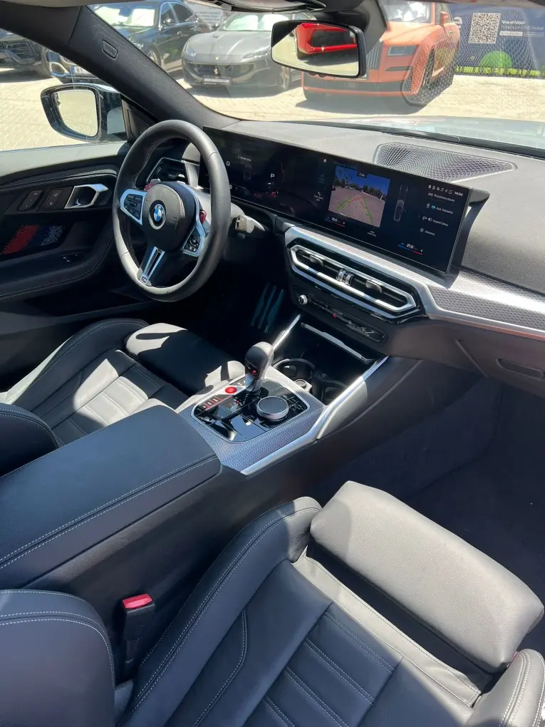 BMW M2 2024, vista frontal — Sports Car Rental Barcelona, Barcelona. BMW M2 en Barcelona El BMW M2 2024 forma parte de la oferta de alquiler de deportivos en…