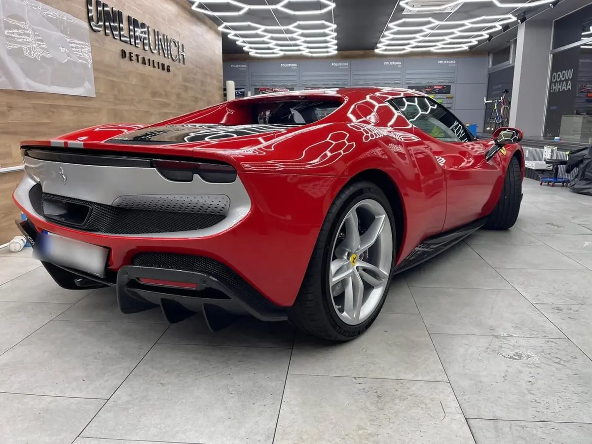 Ferrari 296 GTB 2023, exterior — Sports Car Rental Barcelona, Barcelona. Ferrari 296 GTB en Barcelona El Ferrari 296 GTB 2023 está disponible para alquiler en…
