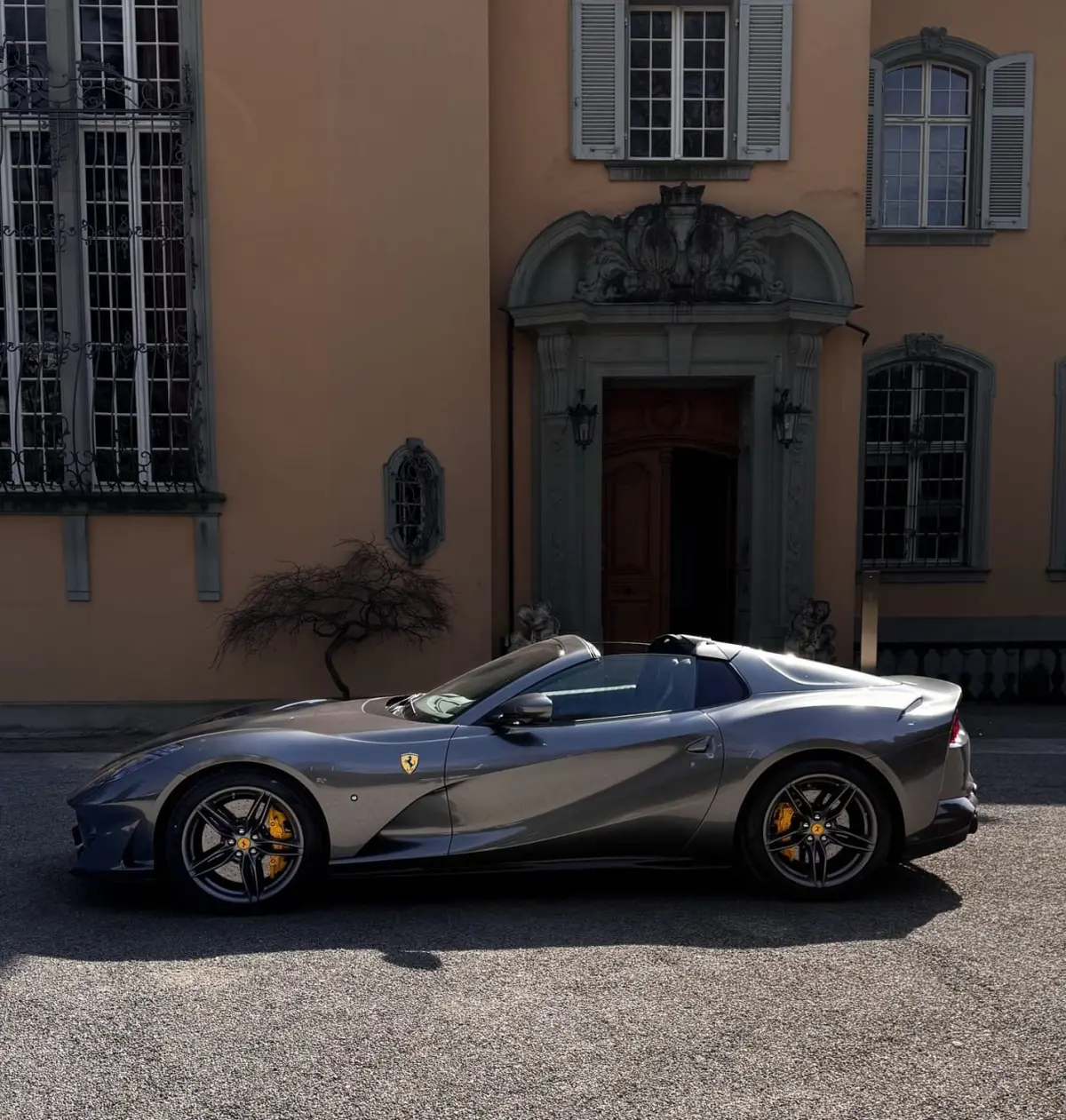 Ferrari 812 GTS 2024, exterior — Sports Car Rental Barcelona, Barcelona. Ferrari 812 GTS en Barcelona El Ferrari 812 GTS 2024 puede alquilarse en Barcelona como…