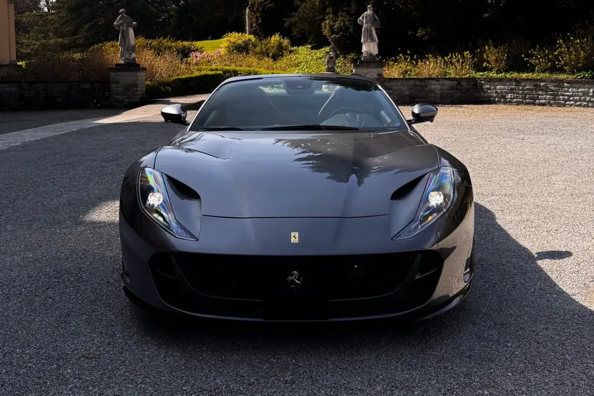 Ferrari 812 GTS 2024, interior — Sports Car Rental Barcelona, Barcelona. Ferrari 812 GTS en Barcelona El Ferrari 812 GTS 2024 puede alquilarse en Barcelona como…