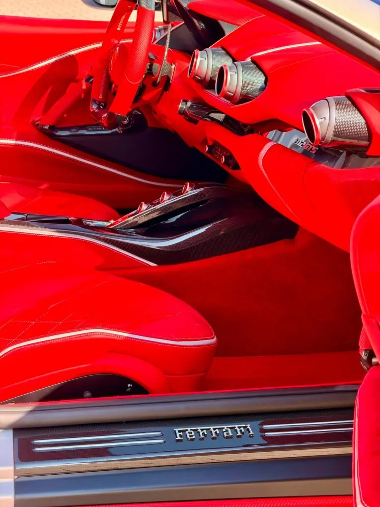 Ferrari 812 GTS 2024, interior — Sports Car Rental Barcelona, Barcelona. Ferrari 812 GTS en Barcelona El Ferrari 812 GTS 2024 está disponible para alquiler en…