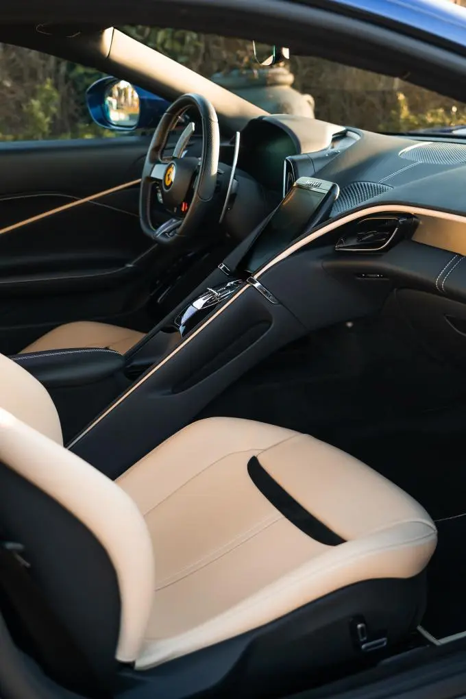 Ferrari Roma 2025, exterior — Sports Car Rental Barcelona, Barcelona. Ferrari Roma en Barcelona El Ferrari Roma 2025 está disponible para alquiler en Barcelona…