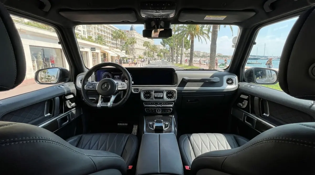 Mercedes Benz G63 2023, interior — Sports Car Rental Barcelona, Barcelona. Mercedes Benz G63 en Barcelona El Mercedes Benz G63 de 2023 puede alquilarse en Barcelona…