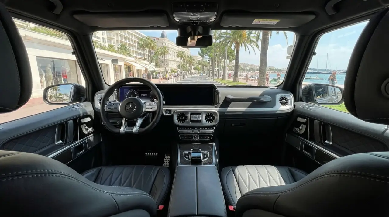 Mercedes Benz G63 2023, interior — Sports Car Rental Barcelona, Barcelona. Mercedes Benz G63 en Barcelona El Mercedes Benz G63 de 2023 puede alquilarse en Barcelona…