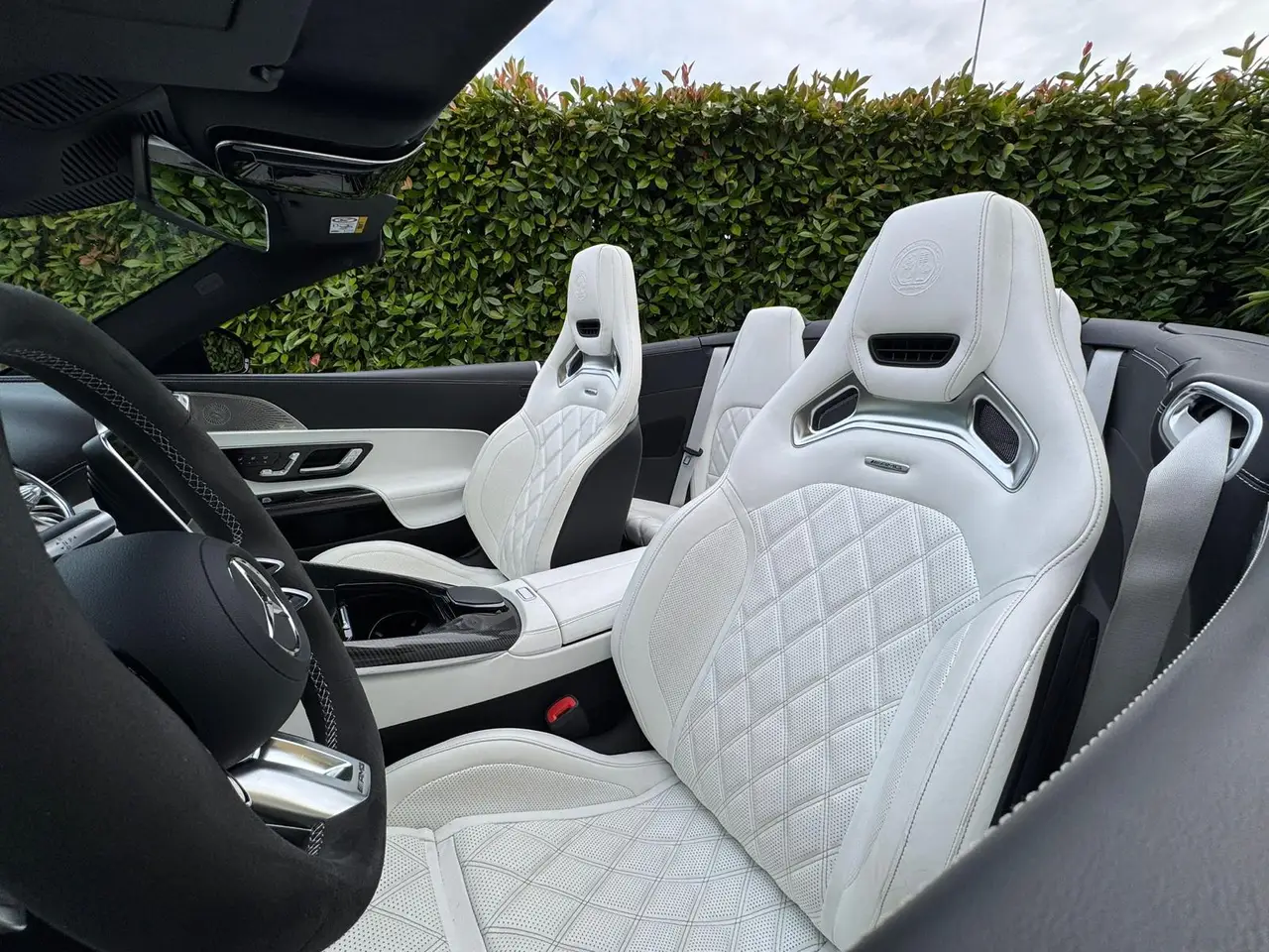 Mercedes Benz SL 63 AMG 2025, exterior — Sports Car Rental Barcelona, Barcelona. Mercedes Benz SL 63 AMG en Barcelona El Mercedes Benz SL 63 AMG 2025 está disponible para…