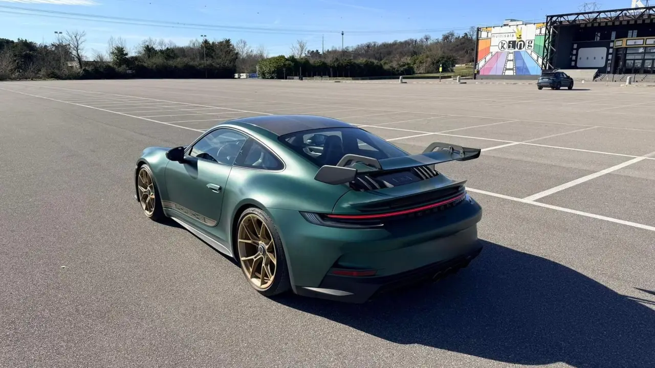 Porsche 911 GT3 2026, vista frontal — Sports Car Rental Barcelona, Barcelona. Porsche 911 GT3 en Barcelona El Porsche 911 GT3 2026 está disponible para alquiler en…